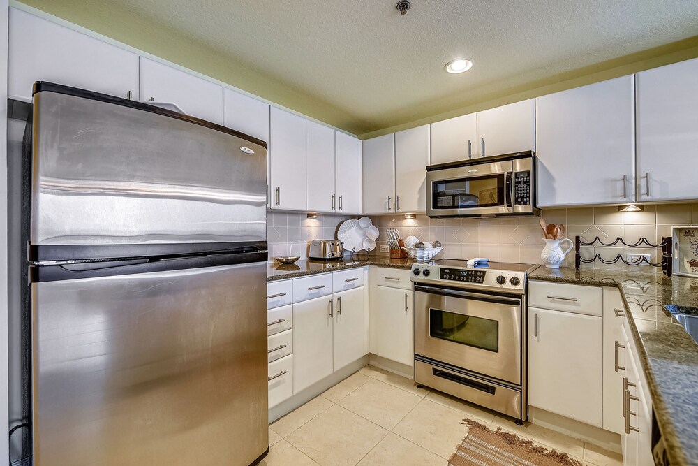 Grand Panama Beach Resort by Book That Condo