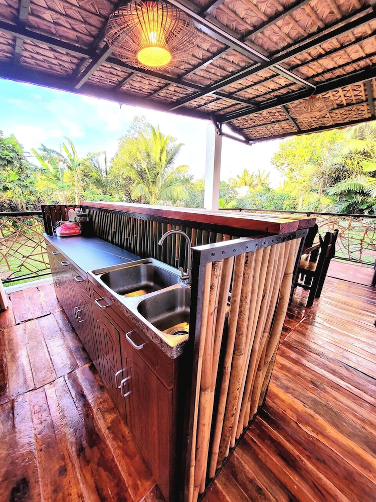 Modern Bahay Kubo Near Tagaytay - Casita Anahaw