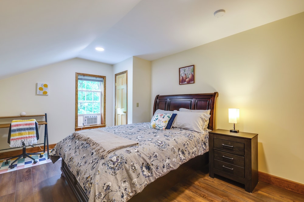 Mountain & Sunset Views: Upstate Family Home