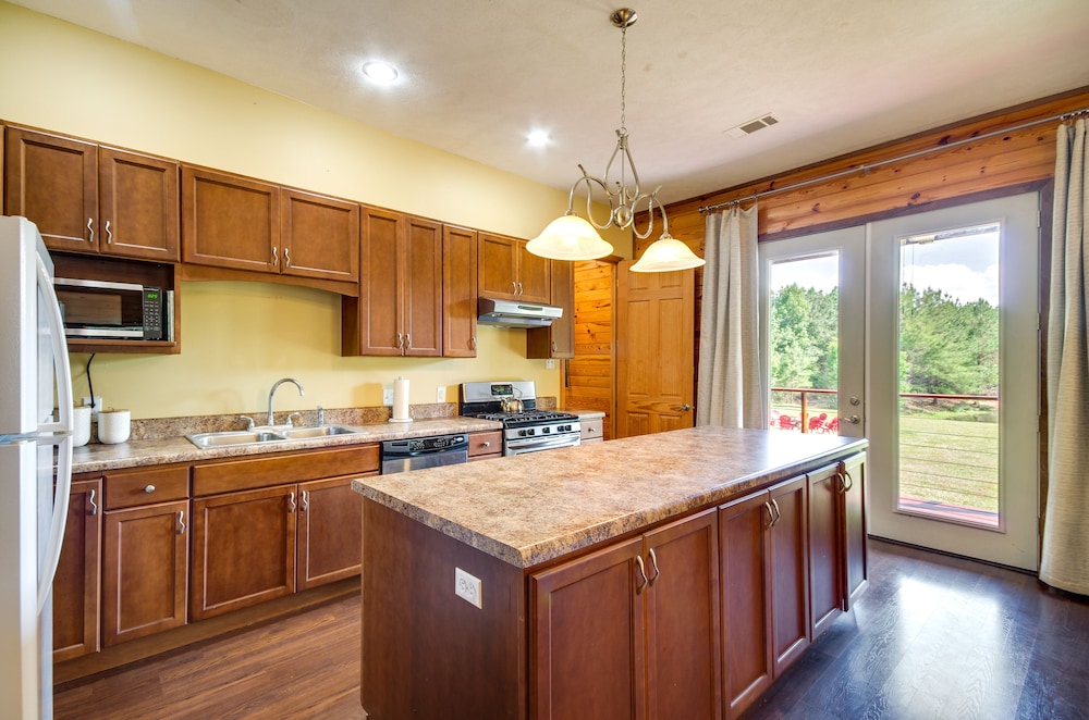 Cozy Summit Cabin w/ Hiking Trails Fishing Pond! - Property Image 20
