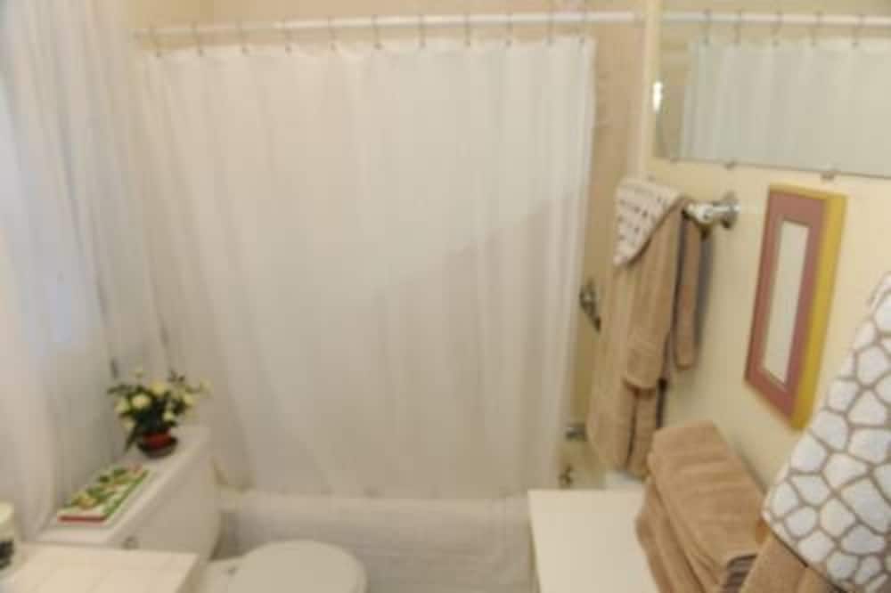 The Giraffe Inn at Old Parks Manor - Property Image 15