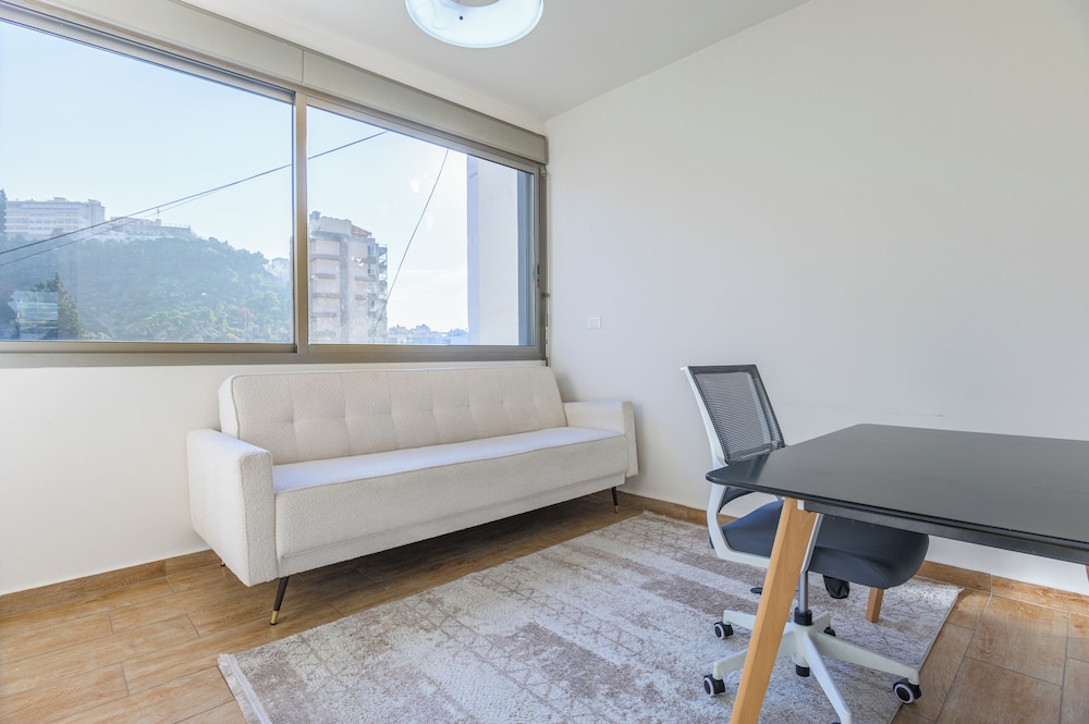 Elevate - Sleek 2-BR Apt by Santa Maria, Jal el Dib