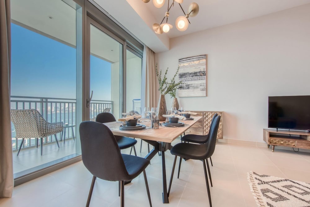 Exclusive Sea View Apartment on the Arabian Gulf