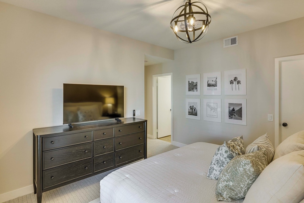 Palm Desert Golf Getaway w/ Views + Resort Perks