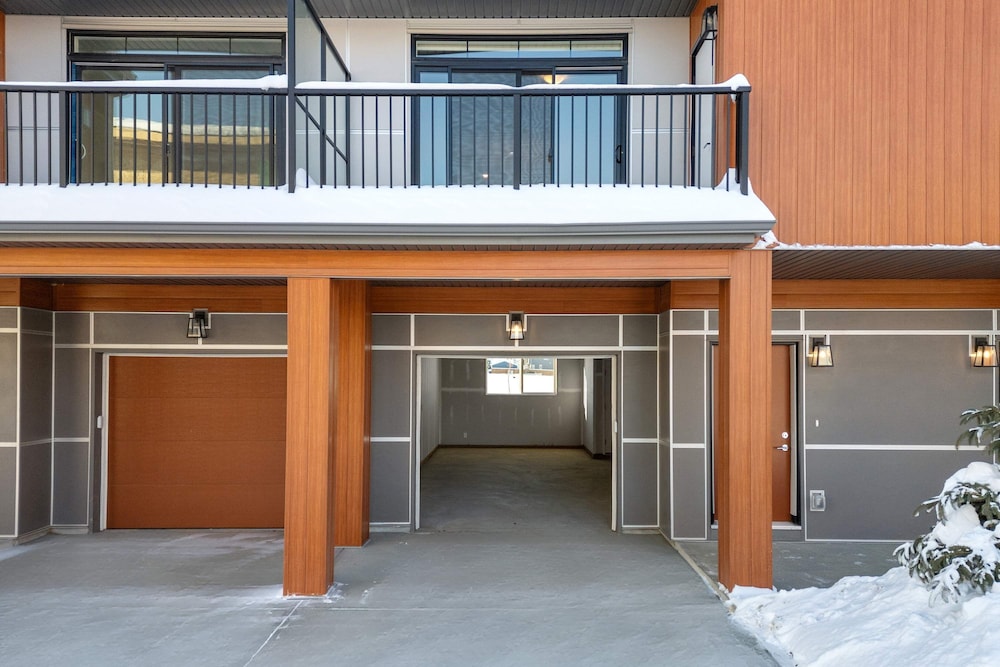 The Belmont Luxury NEW Home Free Indoorparking