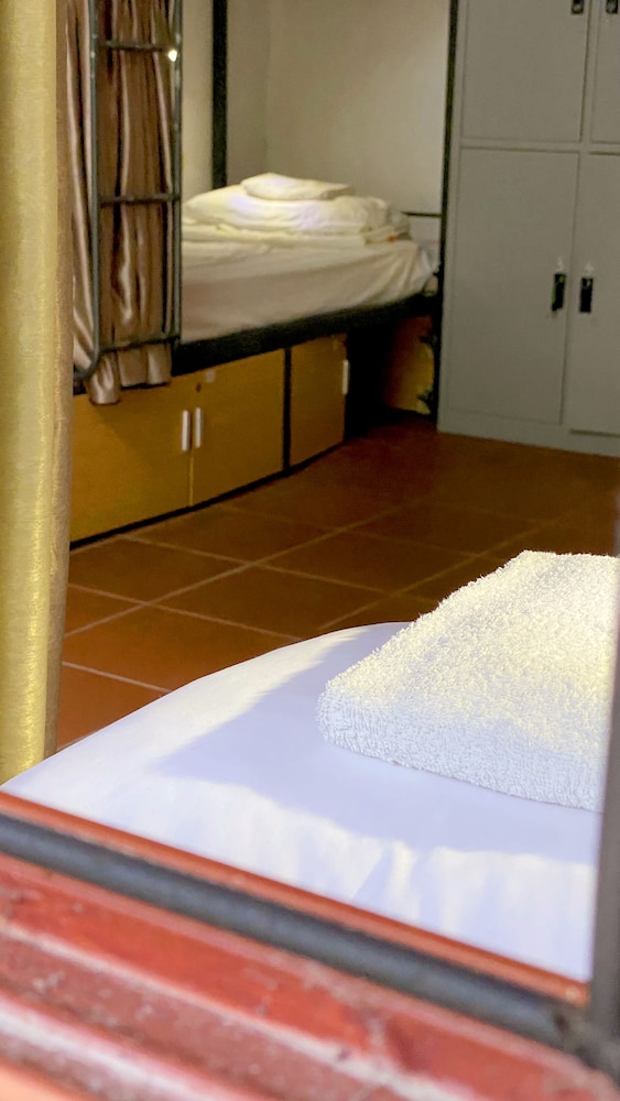 Quoc Khanh Bamboo Homestay - Hostel