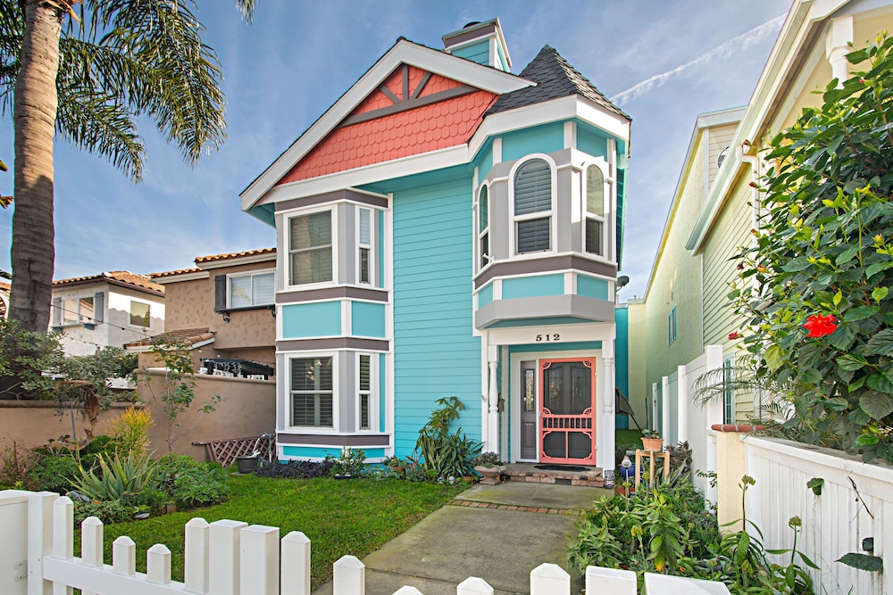 Huntington Beach Studio Blocks To The Beach And Downtown Studio Bedroom Apts by RedAwning view 4