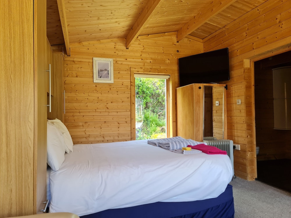 Pet Friendly Private Cabin Town Eurotunnel Beach view 2