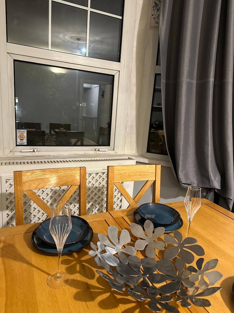 Bright Open-plan Apartment in Welling, South East London