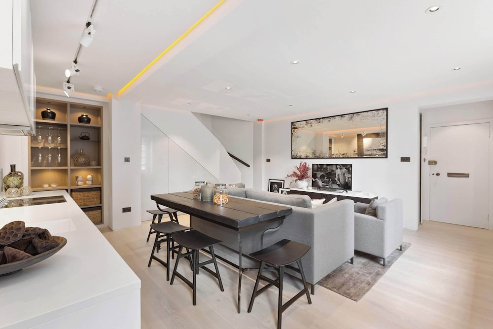 Knightsbridge & Chelsea Lux 2 bed Duplex