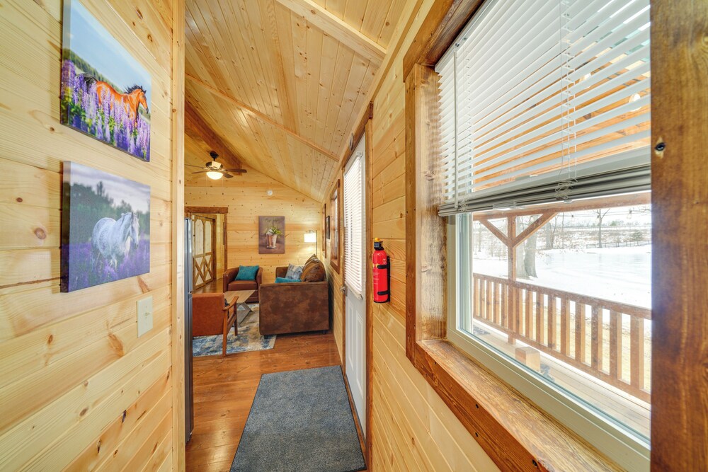 Horse Farm Retreat w/ Pond View Near Louisville