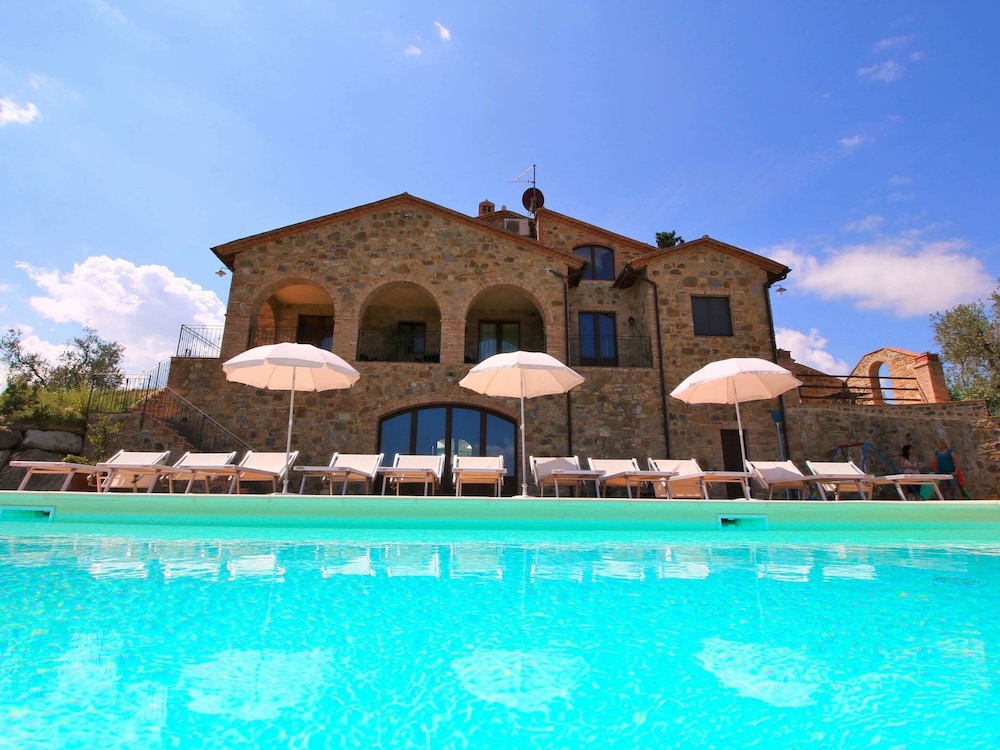 Charming Tuscan Farmhouse view 2