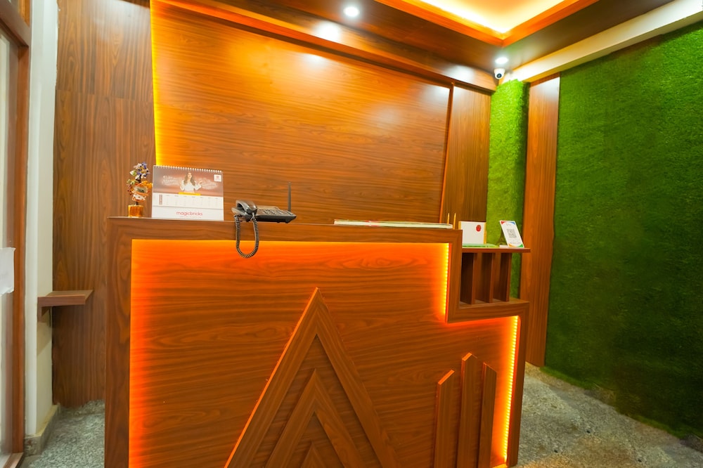 Lobby & Reception