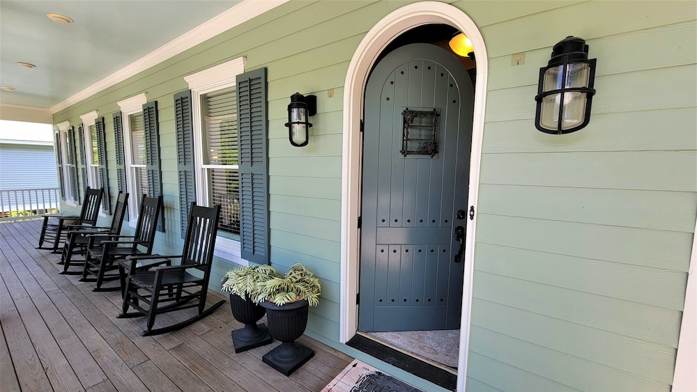 The Pelican House by Tybee Vacation Rentals
