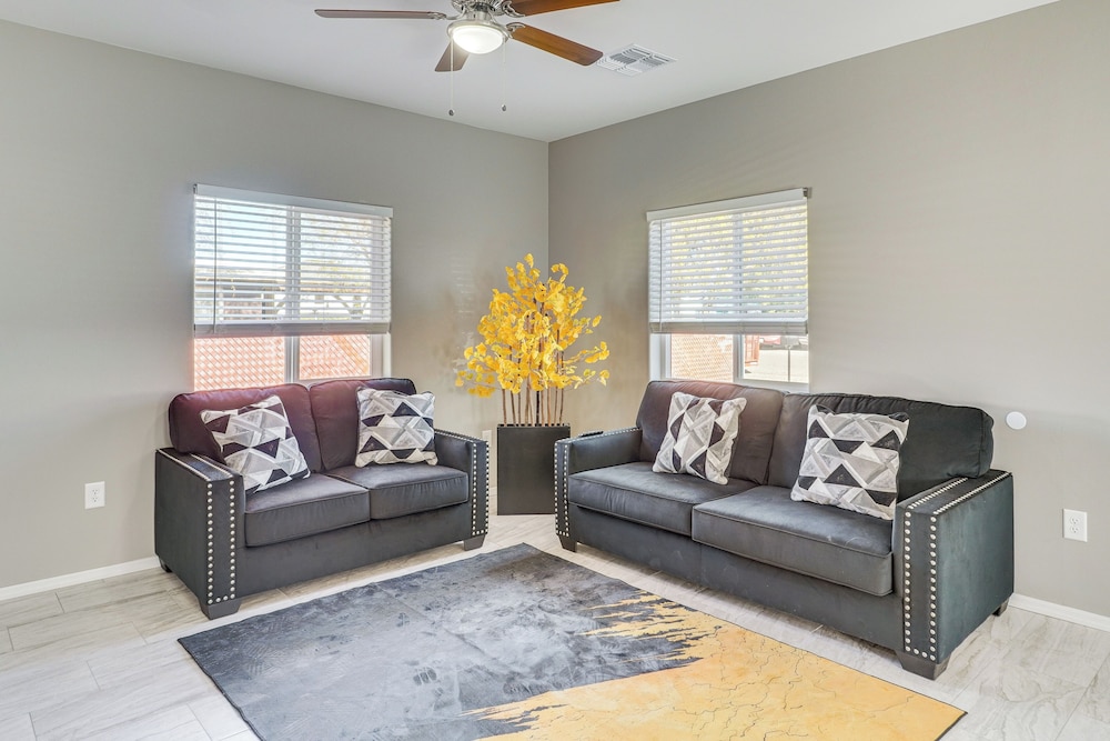 3 Mi to Tucson Mall: Home w/ Large Outdoor Space!