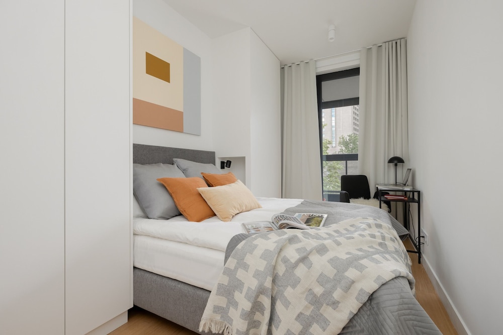 Elegant City Center by Renters Prestige view 3