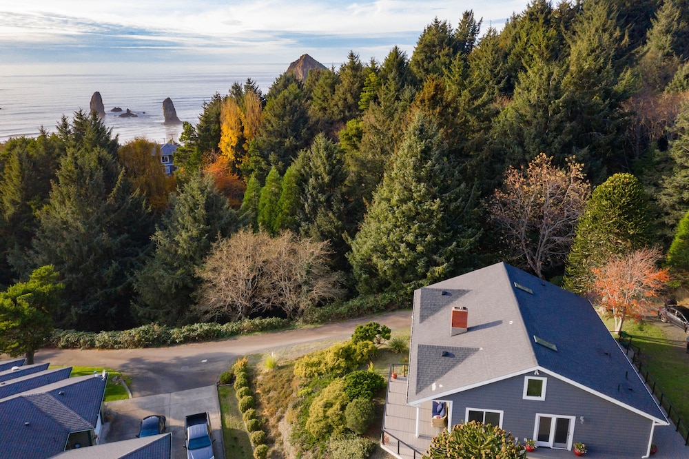 Anchor's Retreat by Avantstay Gorgeous Clift Top Views w/ Incredible Patio view 5
