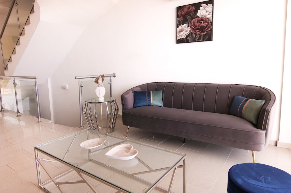 Phaedrus Living Beachfront Villa Riva