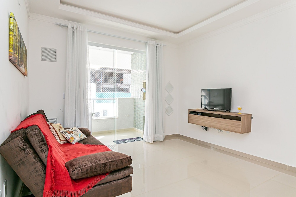 Modern ap W/pool one Block From the Beach Rmi201