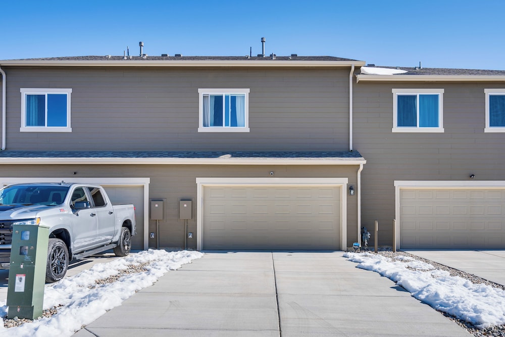 10 Mi to Fort Carson: Newly Built Townhome!