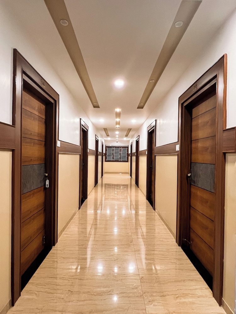 Shri Amman Residency