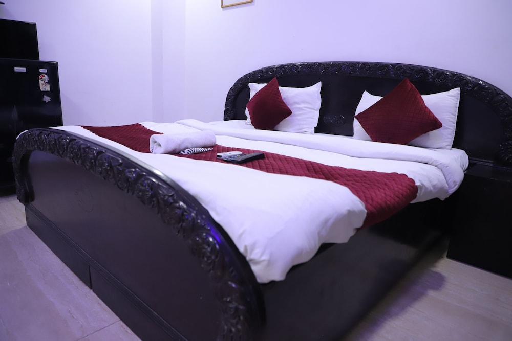 Mauryan Elite Hotel Lajpat Nager