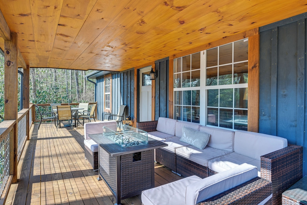 Covered Deck & Fire Pits: Cabin in Cashiers
