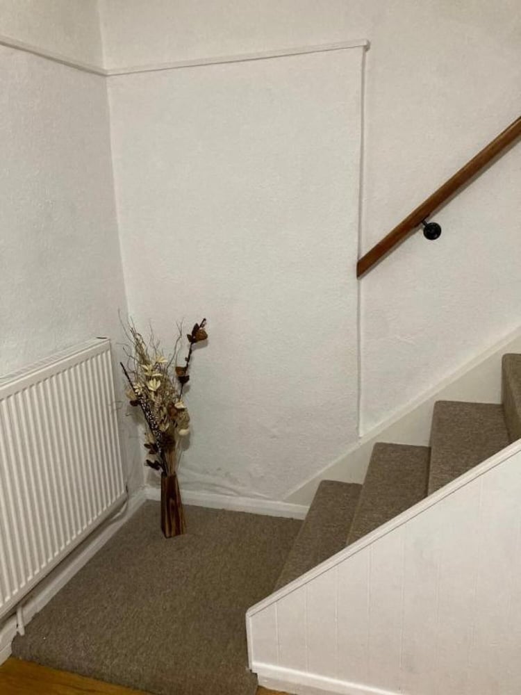 2 Bedroom Holcot Cottage view 4