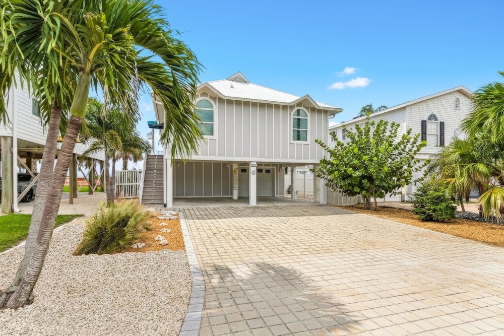 5550 Palmetto Paradise: 3br W/ Gulf Views, Heated Pool 3 Bedroom Home