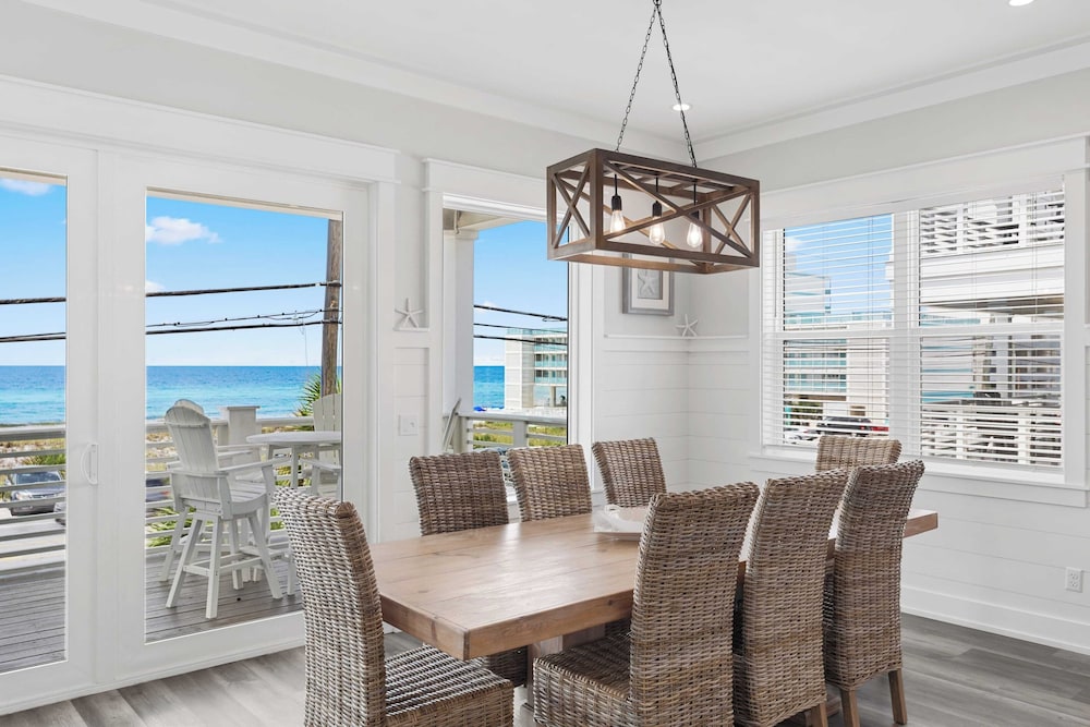Gulf Views, Pool, Rooftop Lounge & Private Beach Heavenly Day by Avantstay