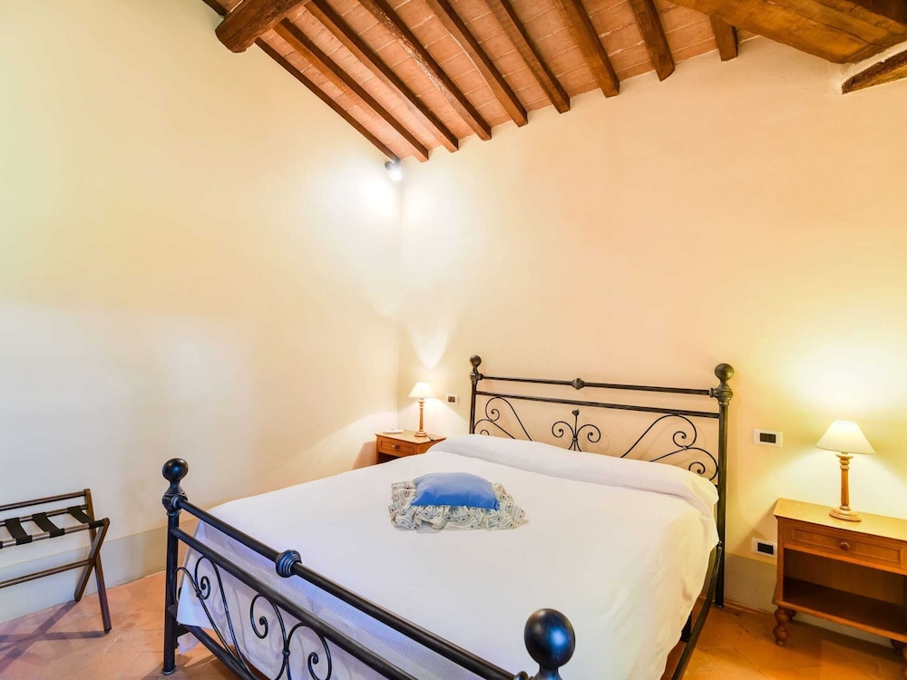 Villa With Private Pool, Near Cortona, 3 Apartments view 3