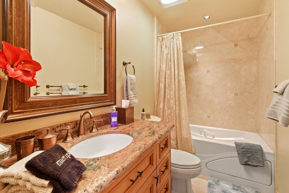 Lake Tahoe Vacations - Wulf's Lodge at Squaw Valley - Property Image 35