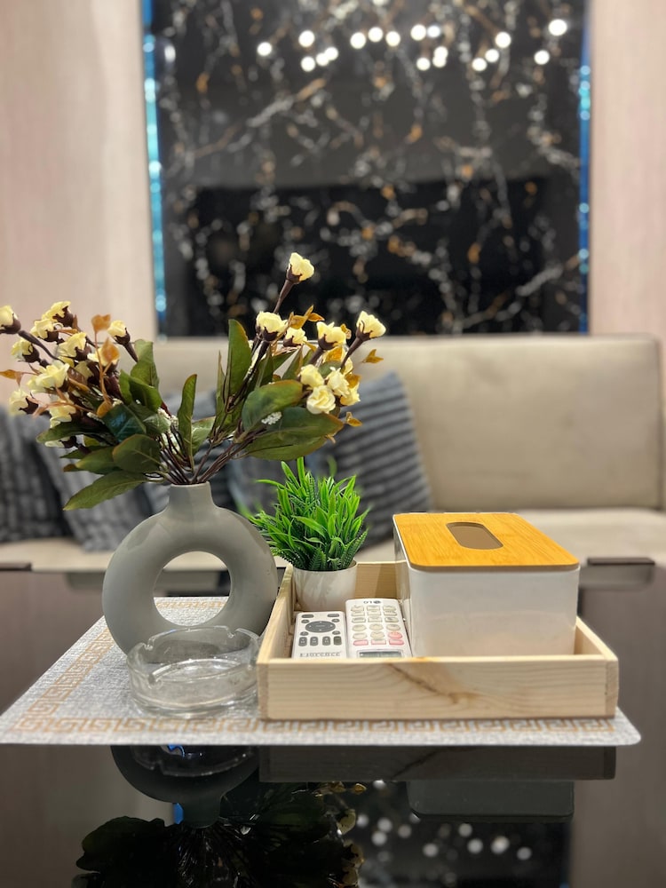 41 Floor River View - TheRoomeraStay