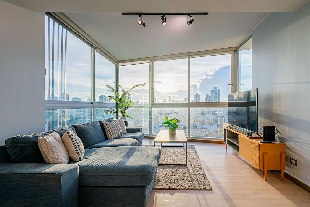w Prestigious 2BR w Perfect Balcony View