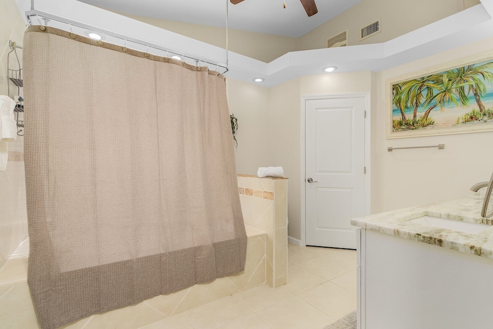 5535 Casa De Lujo: Heated Pool W/ Water Views 4 Bedroom Home