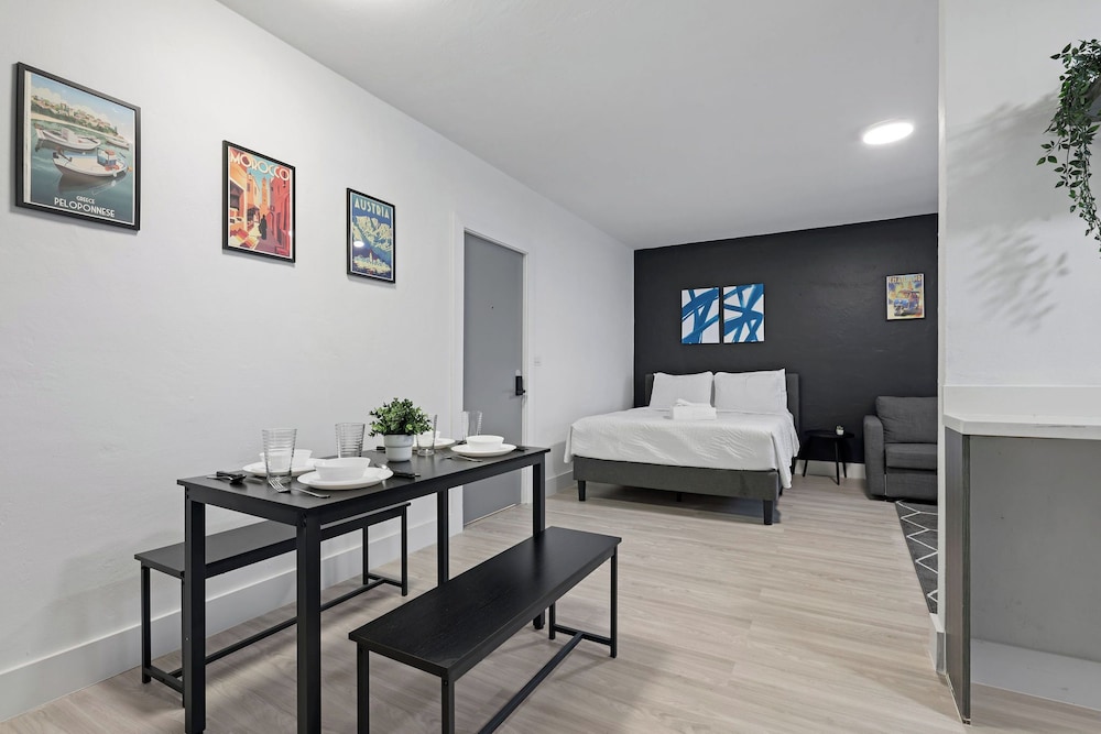 Harding Avenue Apartments by Andes STR