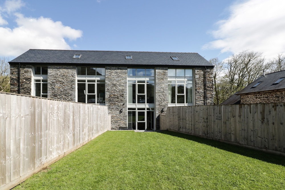 2 Pensyflog Barns
