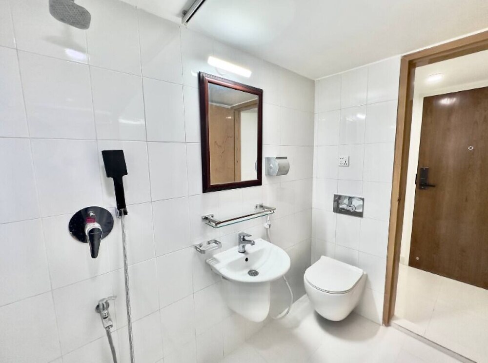 330sqft 3 Modern Stay with Sauna Pool