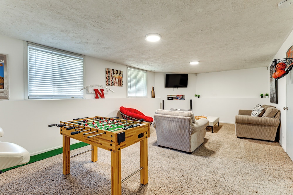 3 Mi to UNL & Memorial Stadium: Home w/ Large Yard