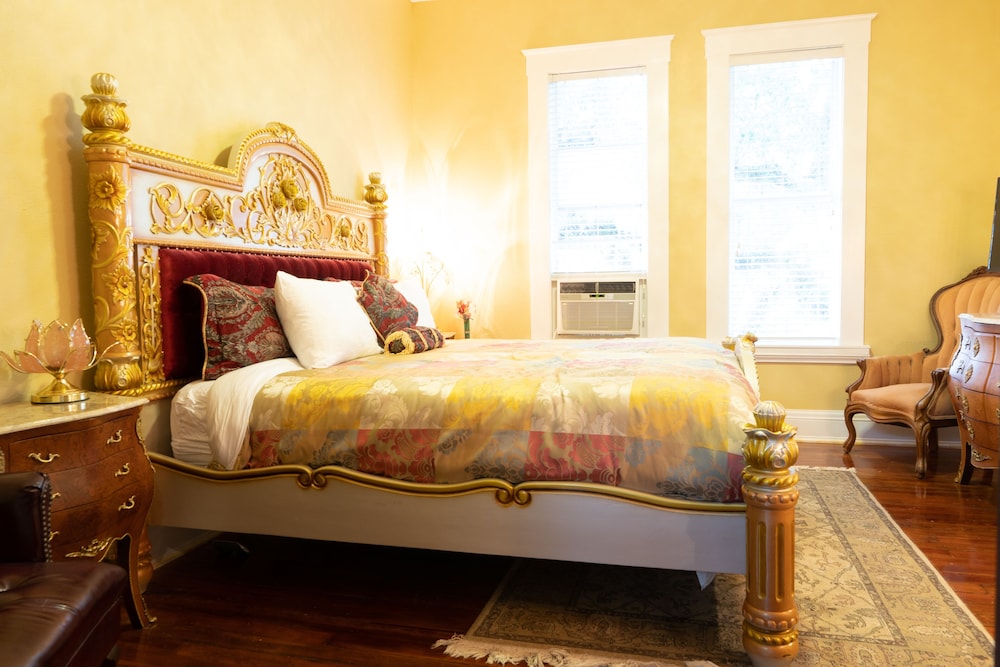 Oak Tree Hotel