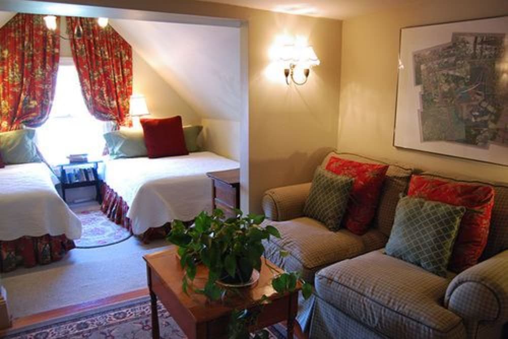 Columbus Vacations - Rothschild-Pound House Inn - Property Image 45