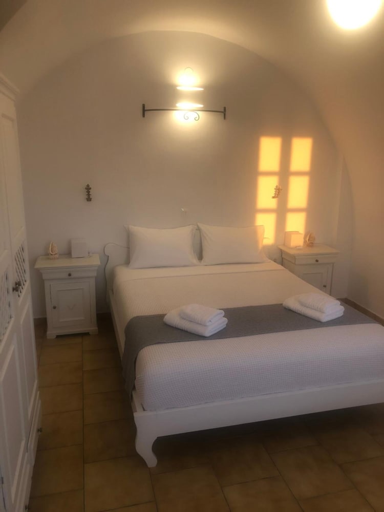 Vrachia Studios & Apartments