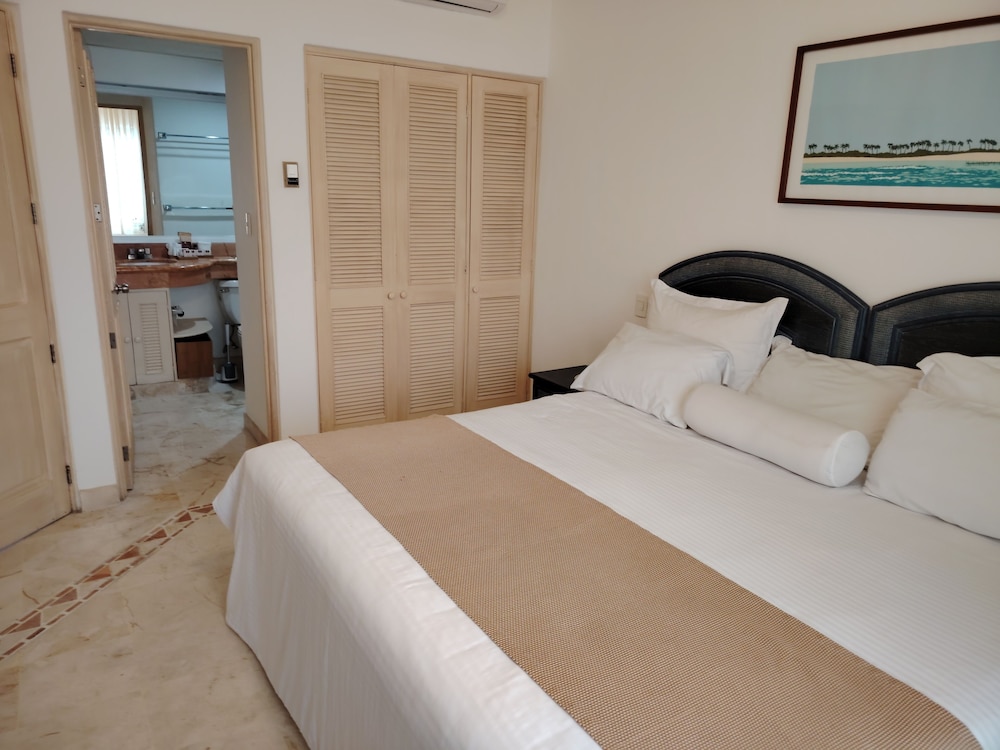 Sunset Fishermen Beach Resort Room 344 A&B