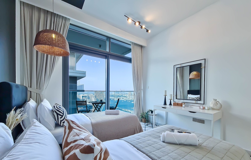 Stylish 2BR in Emaar Beach Front w/ Private Beach