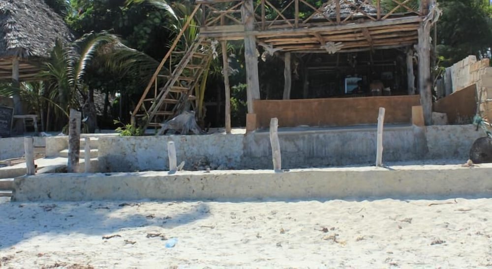 Nyamkwi White Sands