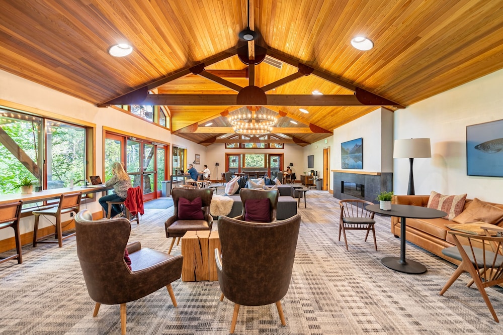 Wolfe by Avantstay 5mins Northstar w Hot Tub Fireplace 2 Private Decks