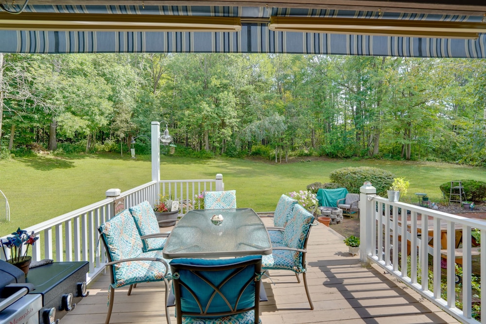 Pittsfield Home w/ Deck - 12 Mi to Jiminy Peak!