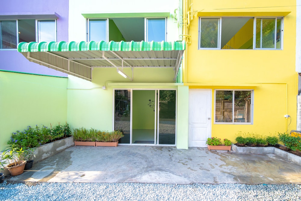 UrbanNest Hostel