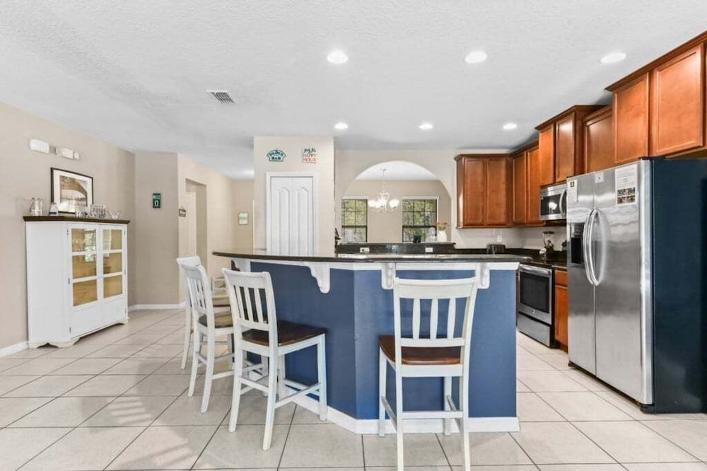 Spacious 6br Villa W/ Private Pool near Disney 6 Bedroom Villa