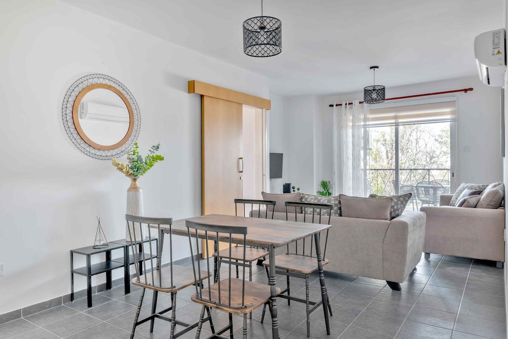 Phaedrus Living Modern City Flat Elpida